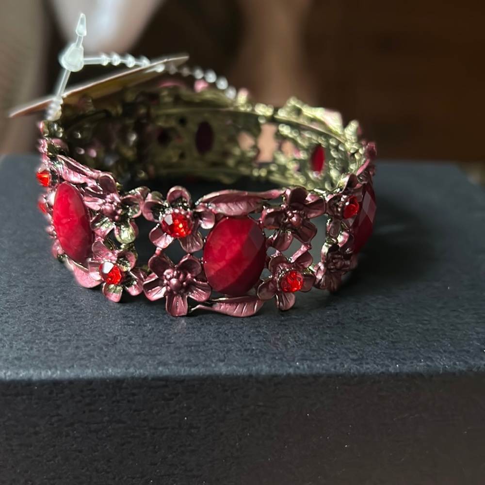 Mexican bracelet new never been worn. Red and rose color. Stretches open
